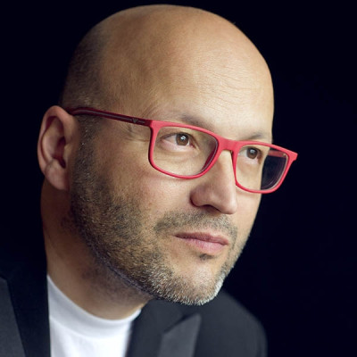 Conductor Enrique Mazzola.