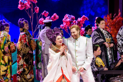 Karah Son as Cio-Cio-San, Evan LeRoy Johnson as Pinkerton, and the Company of Madama Butterfly.