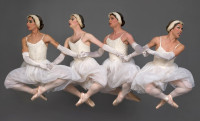 All-Male Ballerinas a Hoot: Les BALLETS TROCKADERO de Monte Carlo