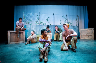 (foreground L to R) MJ Handsome (she/they, Raina) and Whit Baxter Bates (he/they, Jack); (background L to R) Izis Mollinedo* (they/them; ensemble), Jennifer Mohr* (she/her; ensemble), Matt Chester (he/him, ensemble) and Shane Richlen (he/him, ensemble) in the world premiere of THE MARK from Babes With Blades now playing through November 22 at The Edge Theater.